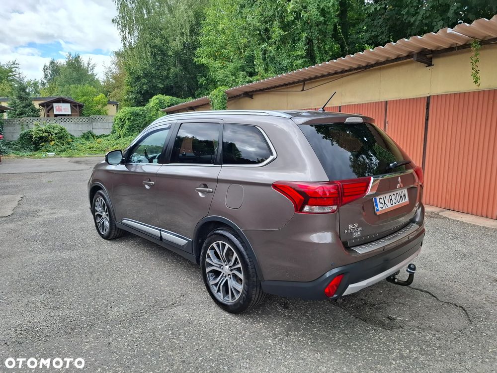 Mitsubishi Outlander 2.2 DID Instyle Navi 4WD - 3