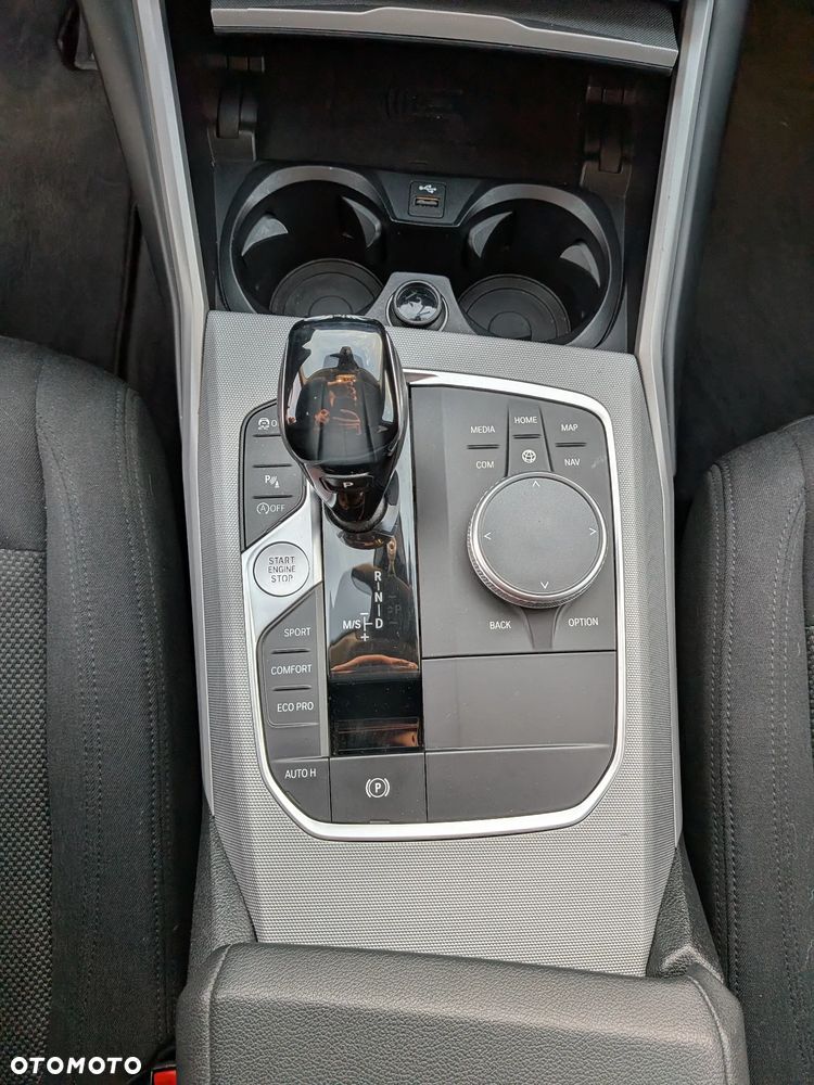 BMW Seria 3 318d - 16