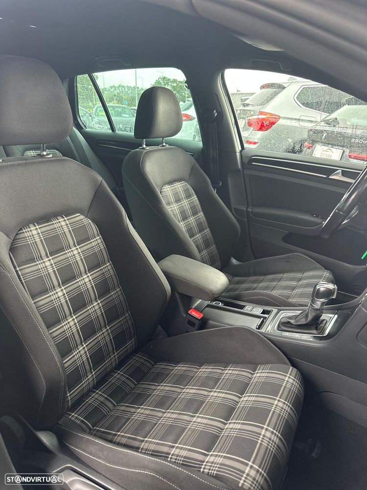 VW Golf 2.0 TDI GTD DSG - 32