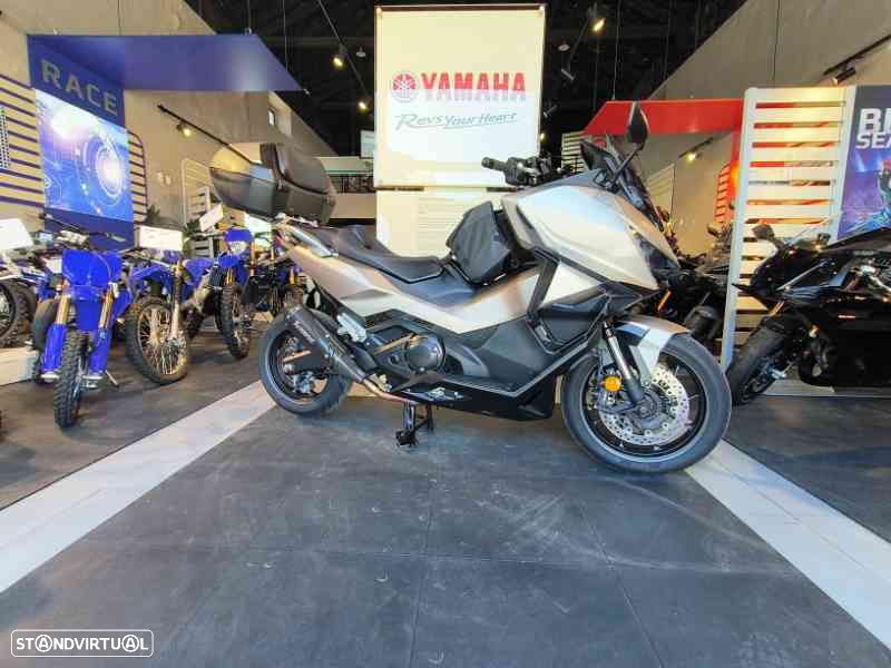 Honda Forza 750 - 1
