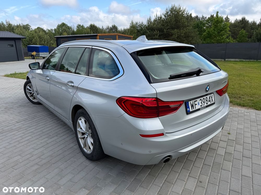 BMW Seria 5 520d Sport Line - 4