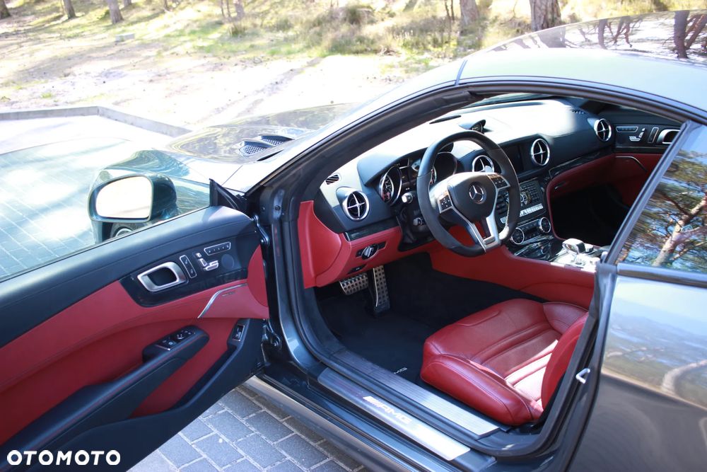 Mercedes-Benz SL 63 AMG - 16