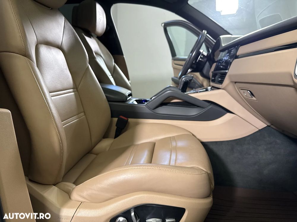 Porsche Cayenne - 12