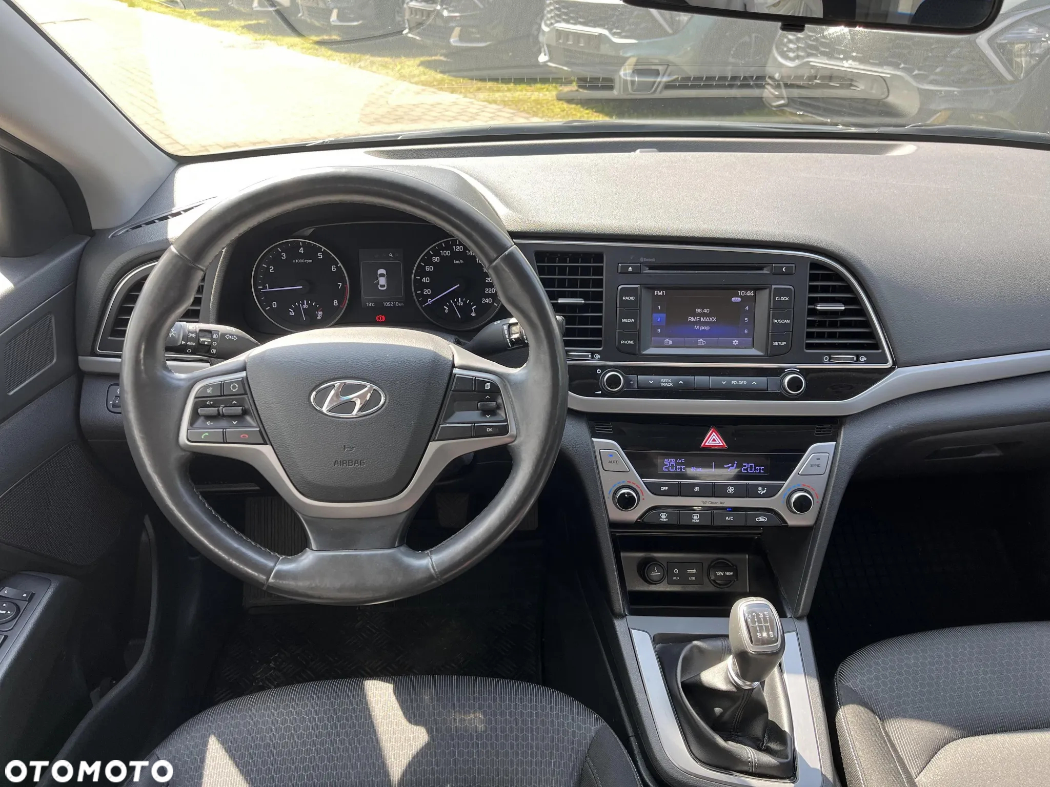 Hyundai Elantra 1.6 Comfort - 13