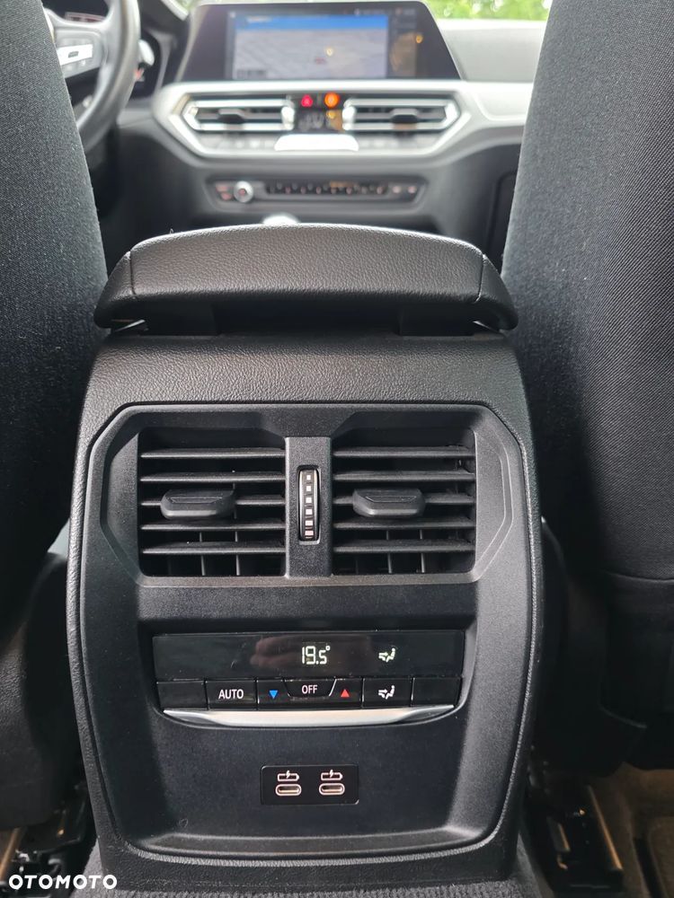BMW Seria 3 318i Sport - 39