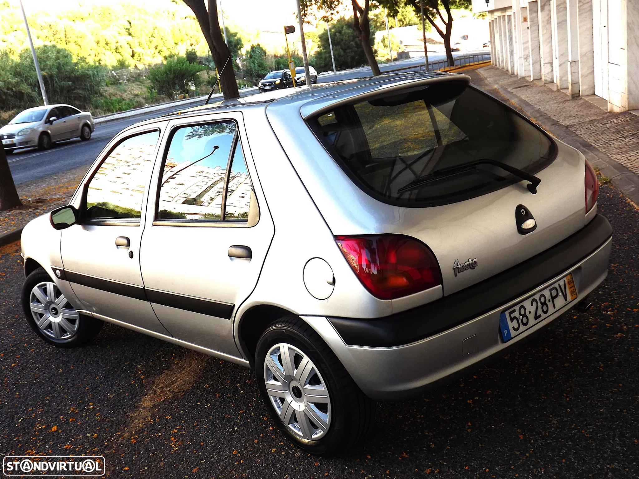 Ford Fiesta 1.25 Techno - 38
