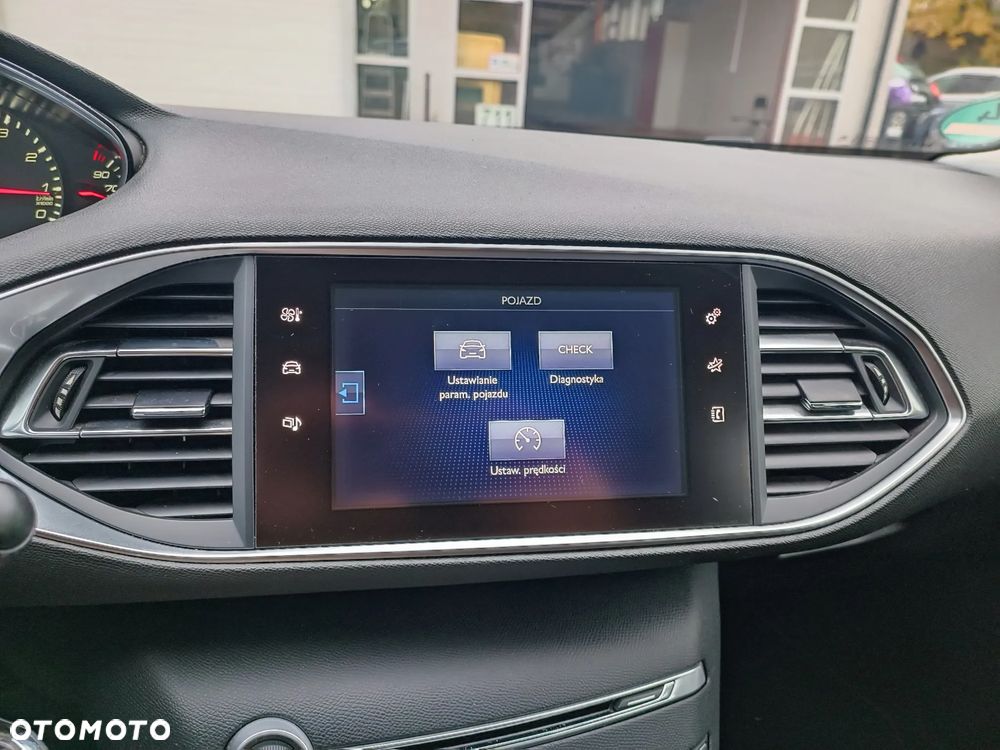 Peugeot 308 1.2 PureTech Active S&S EAT6 - 20