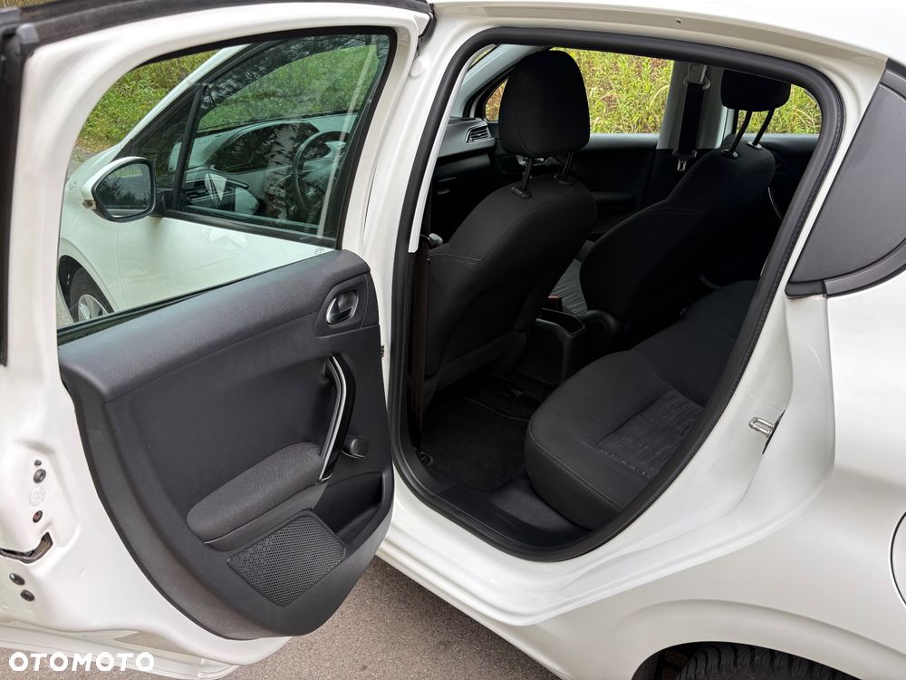 Peugeot 208 - 15