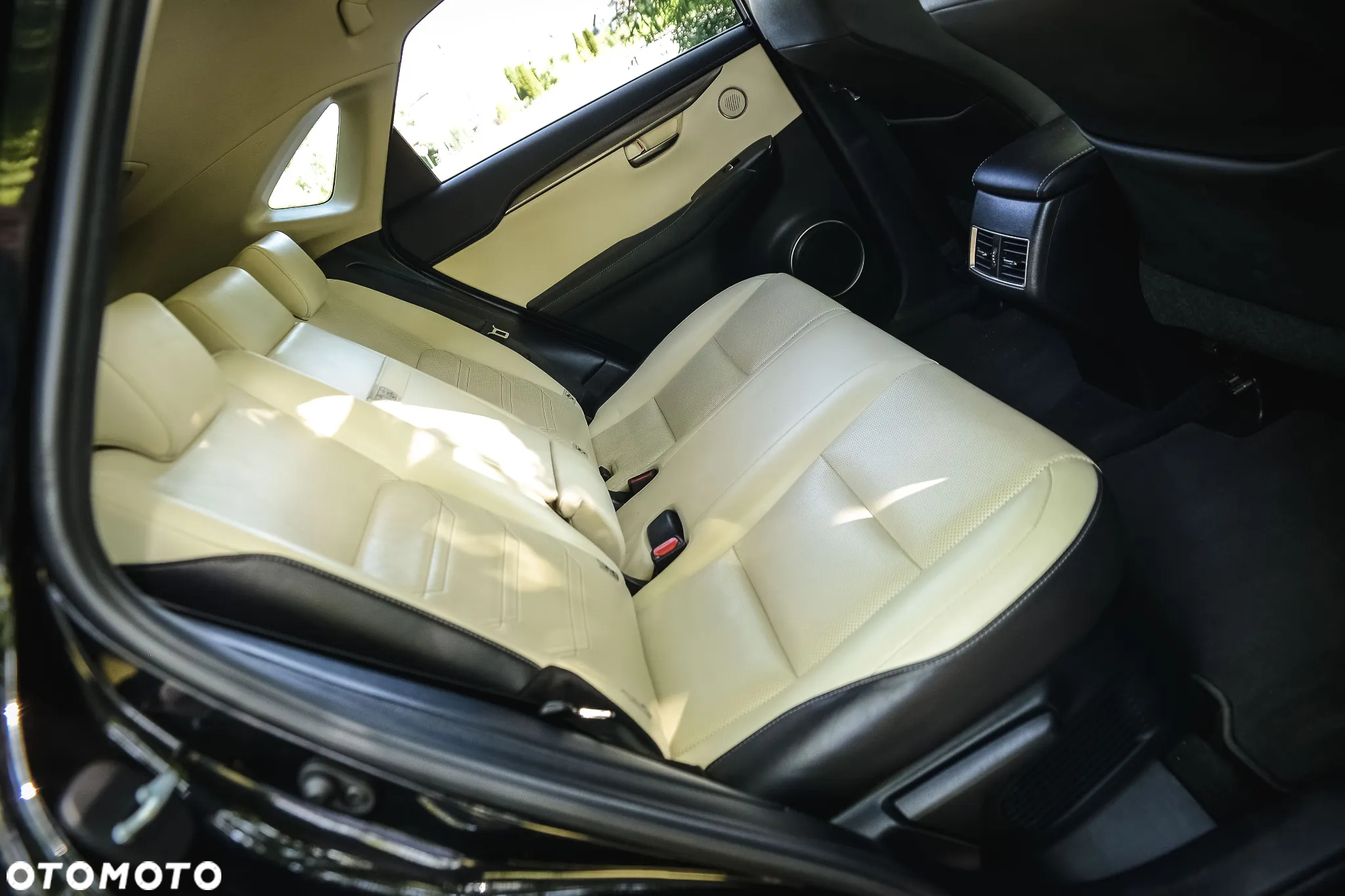 Lexus NX 300h Prestige AWD - 27