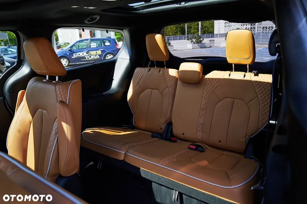 Chrysler Pacifica - 5