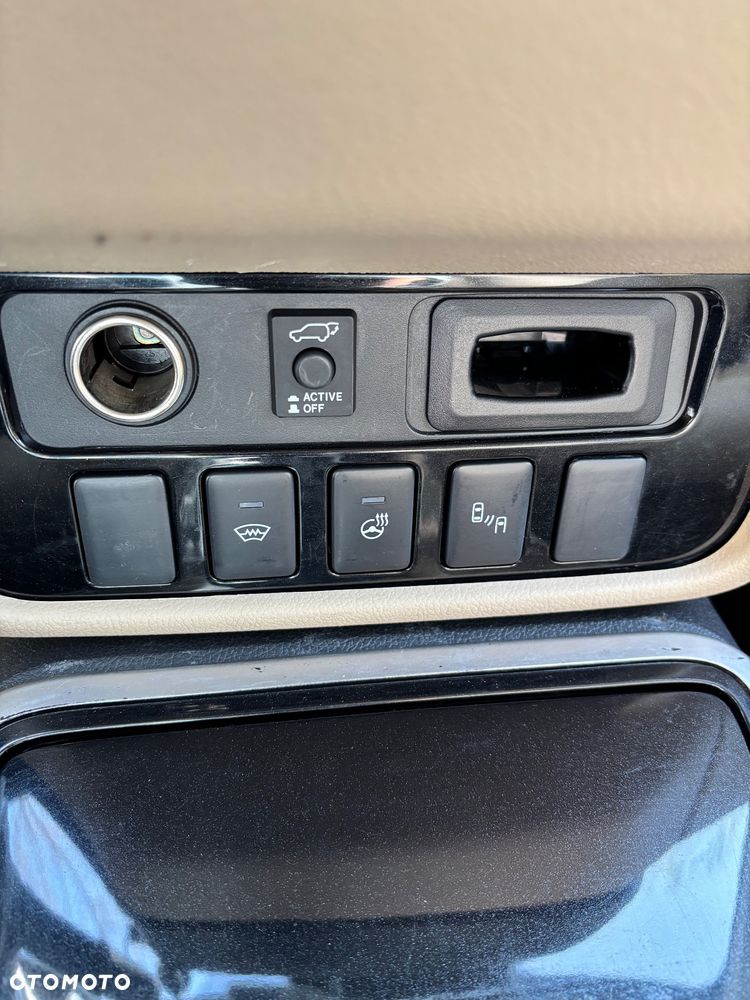 Mitsubishi Outlander 2.0 Instyle Navi 4WD CVT - 21