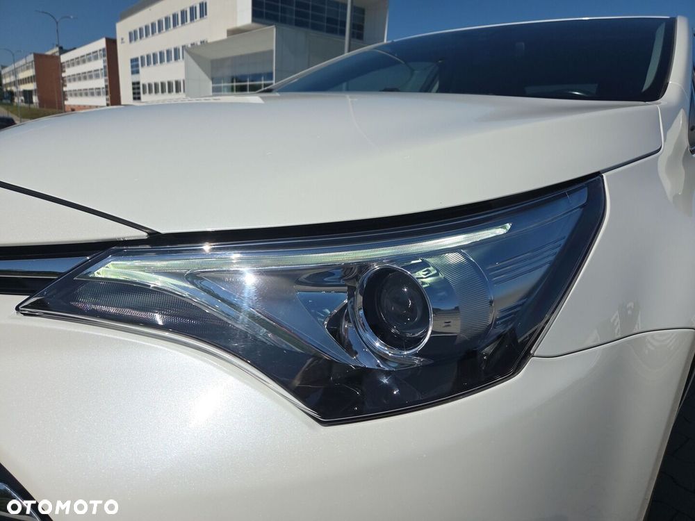 Toyota Avensis 1.8 Premium MS - 10