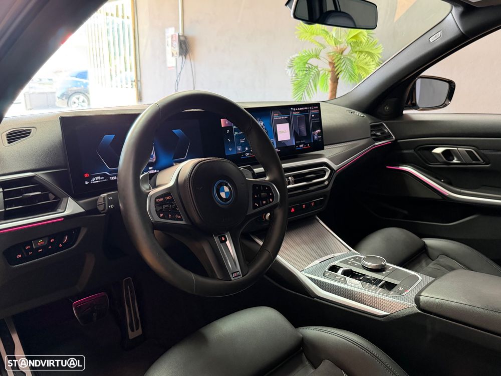 BMW 330 e Pack Desportivo M Pro Auto - 8