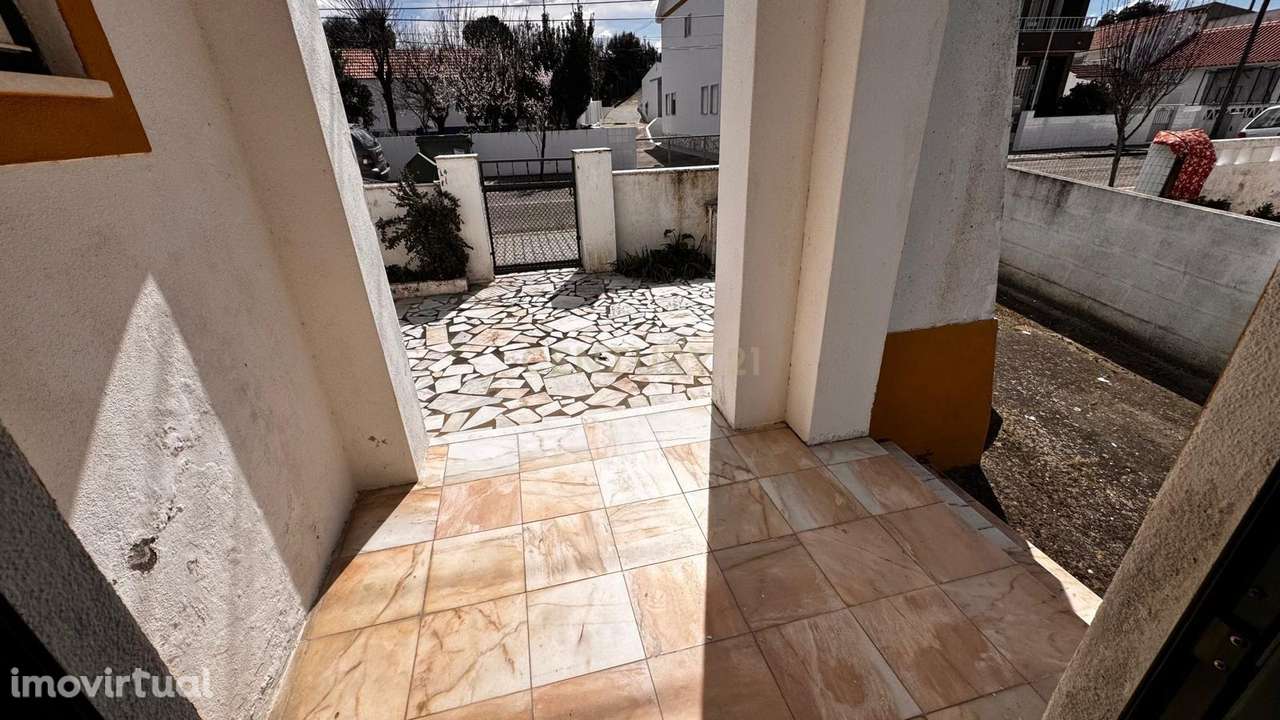 Casa T4 em Mora com Jardim e Garagem - Grande imagem: 4/25