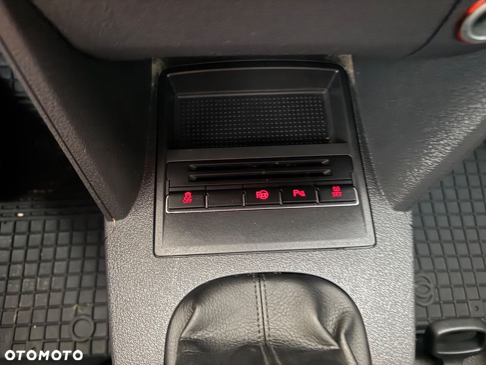 Volkswagen Touran 1.6 TDI DPF BlueMotion Technology STYLE - 24