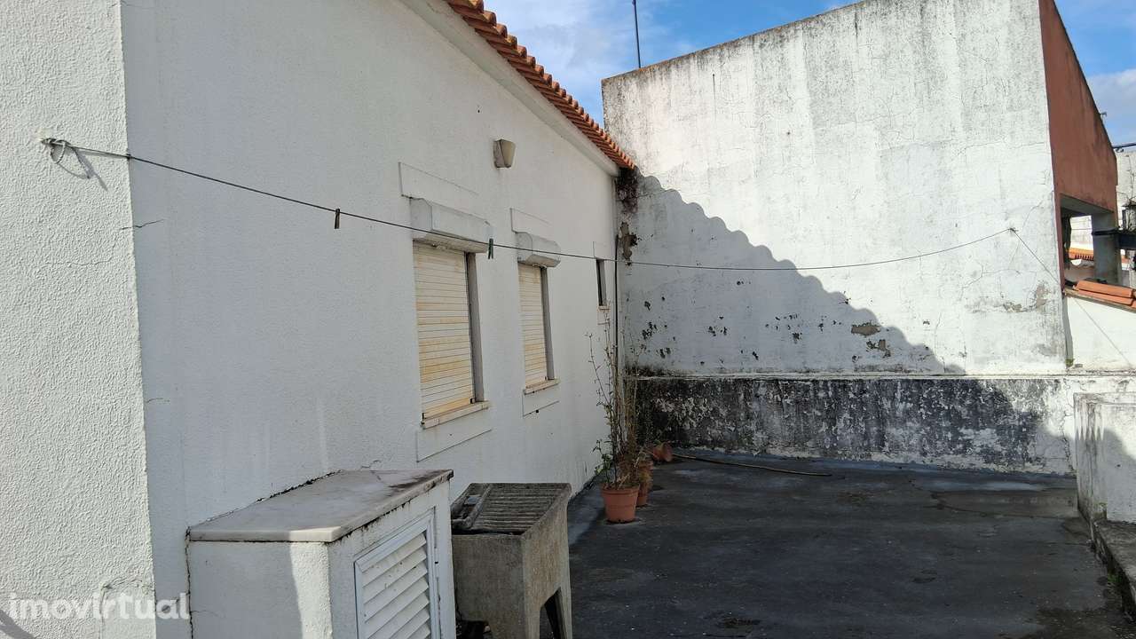 Moradia com Quintal, Garagem e Anexos no Coração de Coruche – Santarém - Grande imagem: 3/24