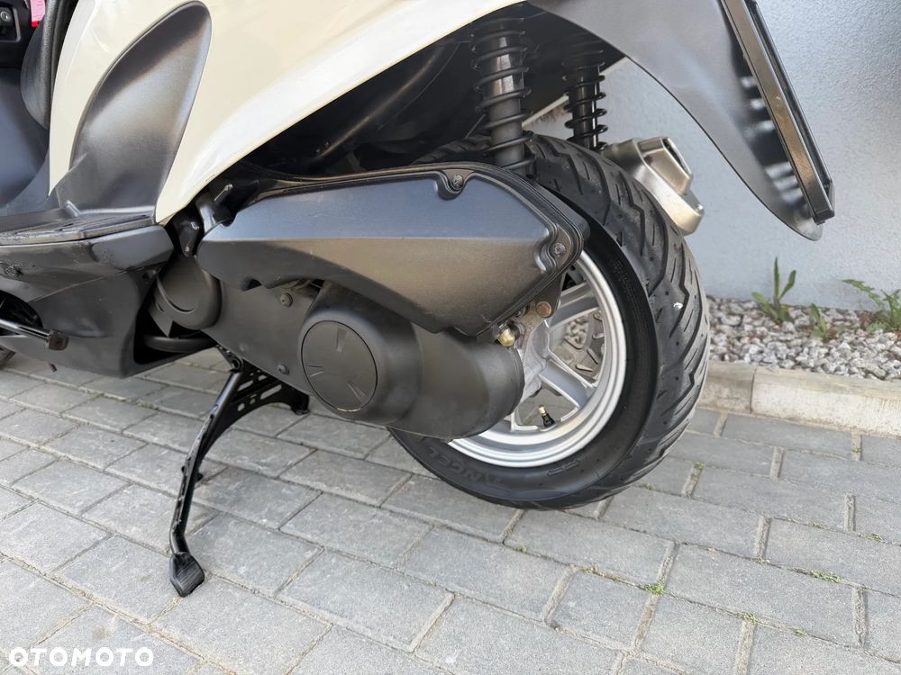 Suzuki Burgman - 28