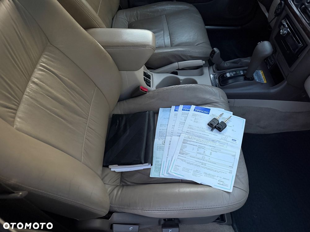 Mitsubishi Pajero Sport - 13