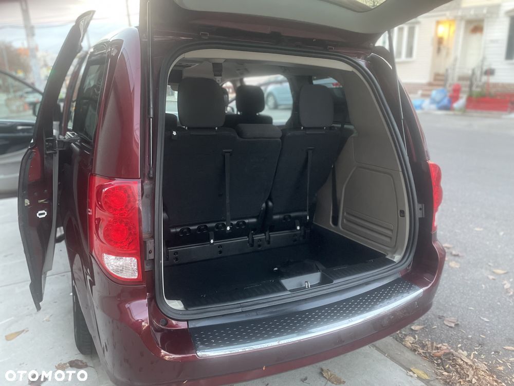 Dodge Grand Caravan - 11