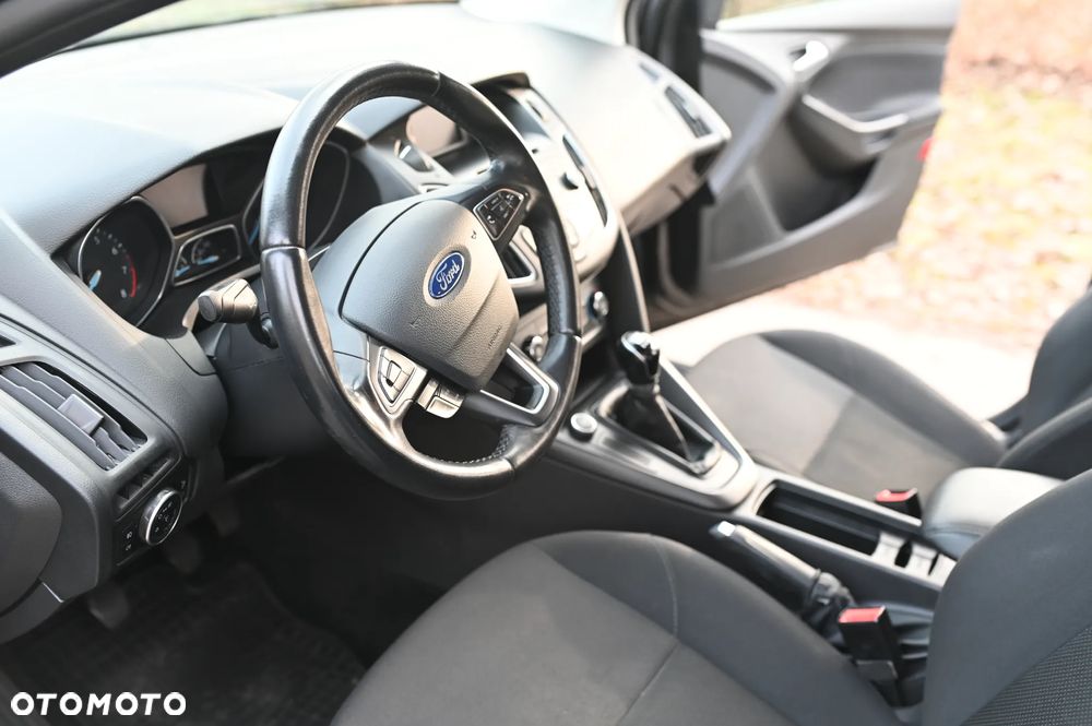 Ford Focus 1.6 Trend - 17