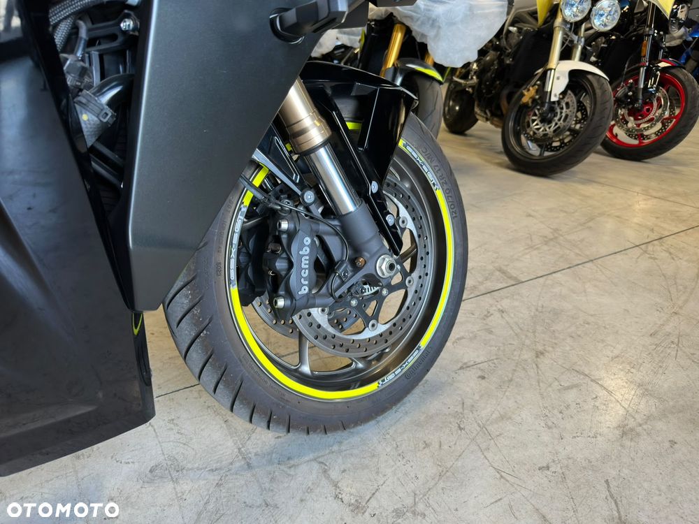 Suzuki GSX 1000 - 25