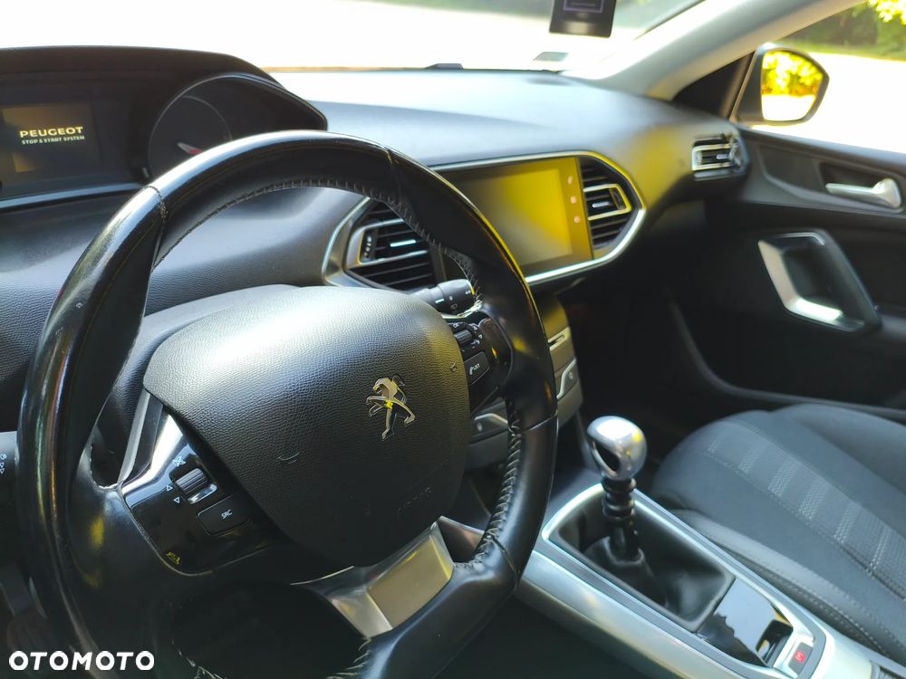 Peugeot 308 SW 1.2 PureTech GPF Allure S&S - 10