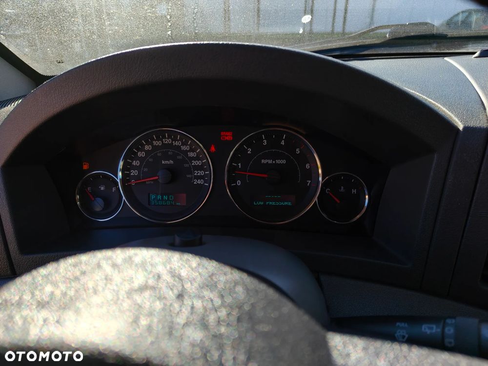 Jeep Grand Cherokee - 30