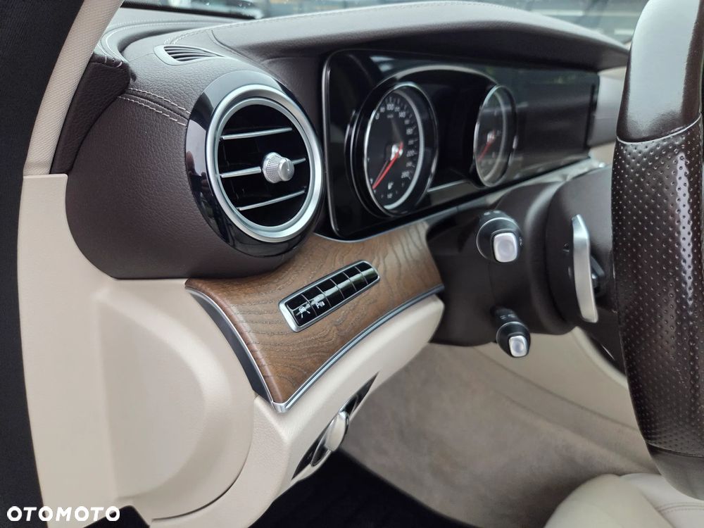 Mercedes-Benz Klasa E 220 d 9G-TRONIC Exclusive - 17
