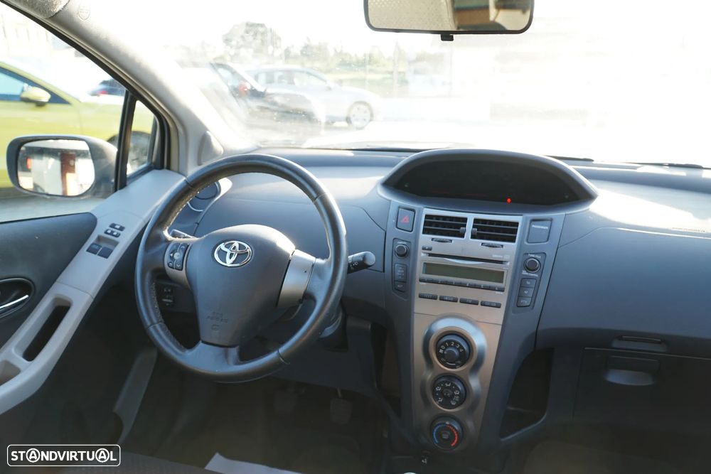 Toyota Yaris 1.0 VVT-i AC Manual - 16