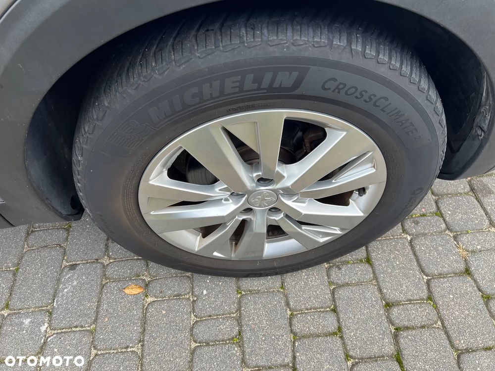 Peugeot 3008 1.5 BlueHDi Active Pack S&S EAT8 - 32