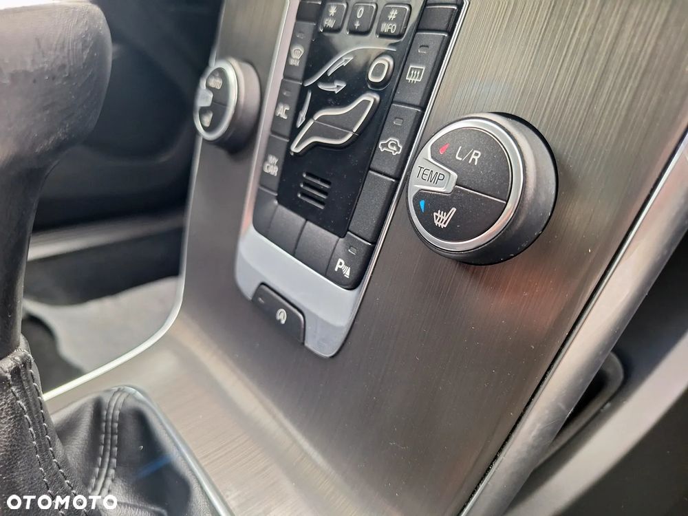 Volvo V40 D2 Momentum - 25