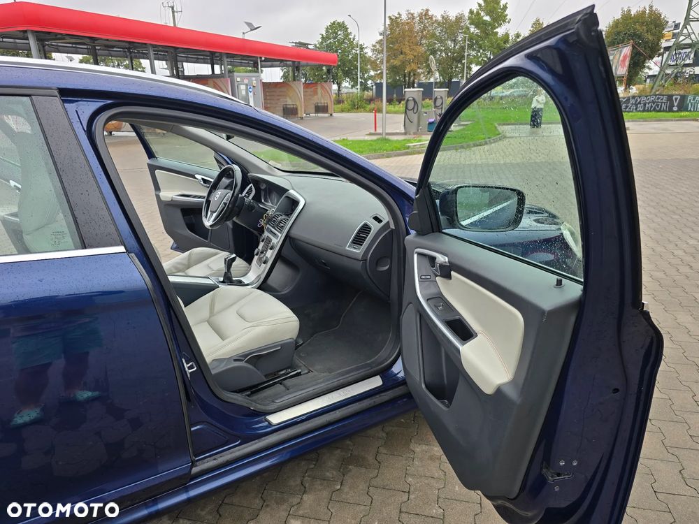 Volvo XC 60 D4 Drive-E Ocean Race - 17