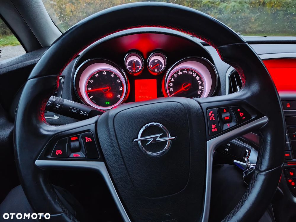 Opel Astra J 2010 photo 4