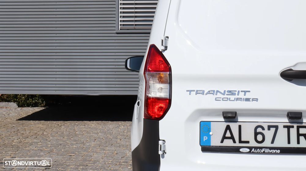 Ford Courier Van - 13