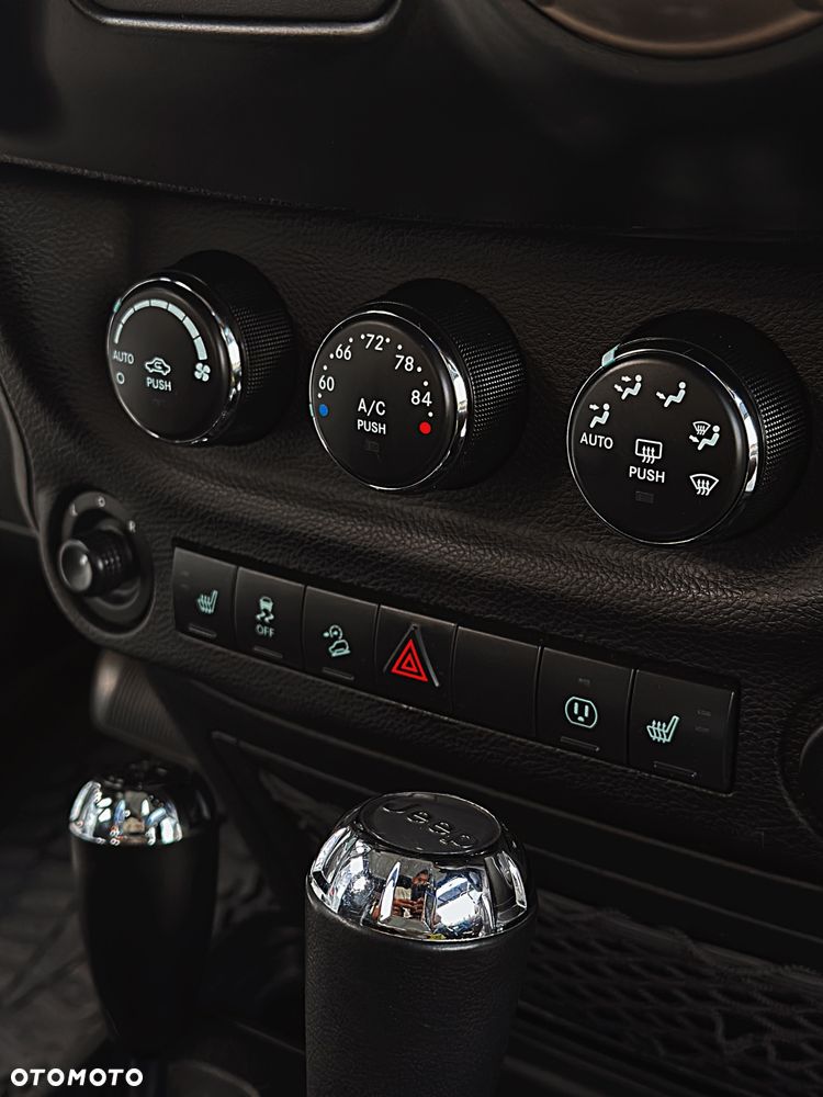 Jeep Wrangler 3.6 Unlim 75th Anniv - 15