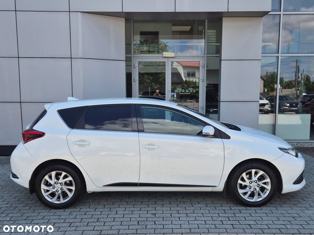 Toyota Auris 1.6 Premium - 5
