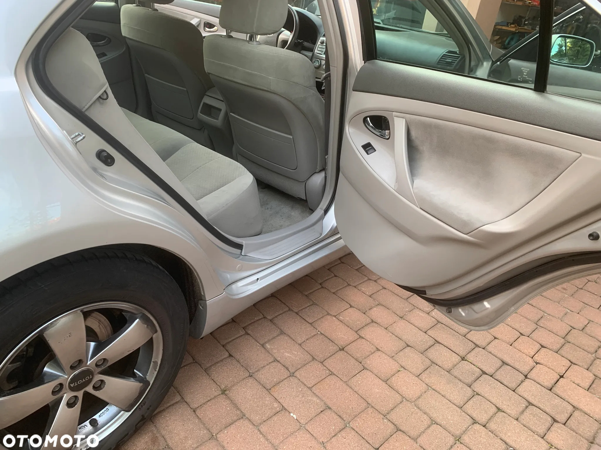 Toyota Camry 2.4 XLE - 3