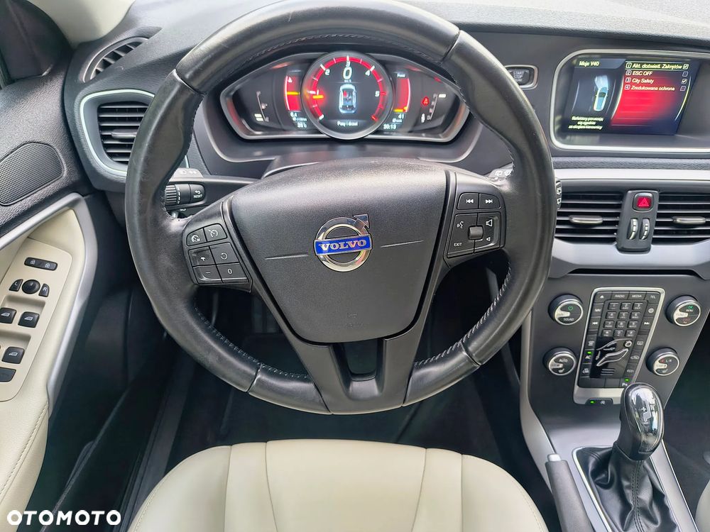 Volvo V40 D4 Geartronic Kinetic - 25