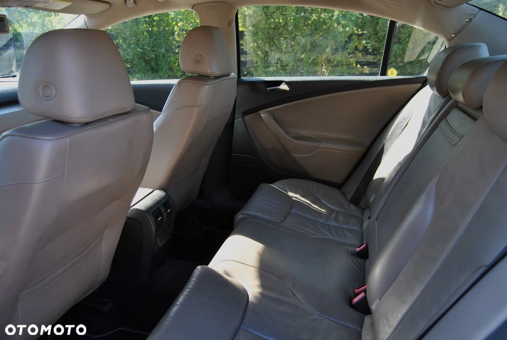 Volkswagen Passat 1.6 TDI DPF BlueMotion Technology Highline - 6
