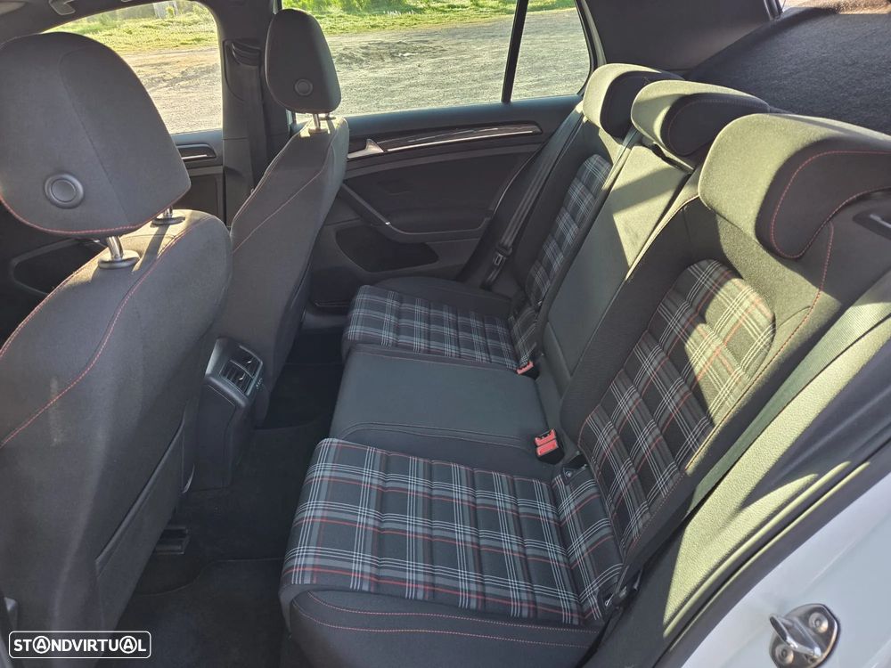 VW Golf GTI Performance BlueMotion DSG - 19