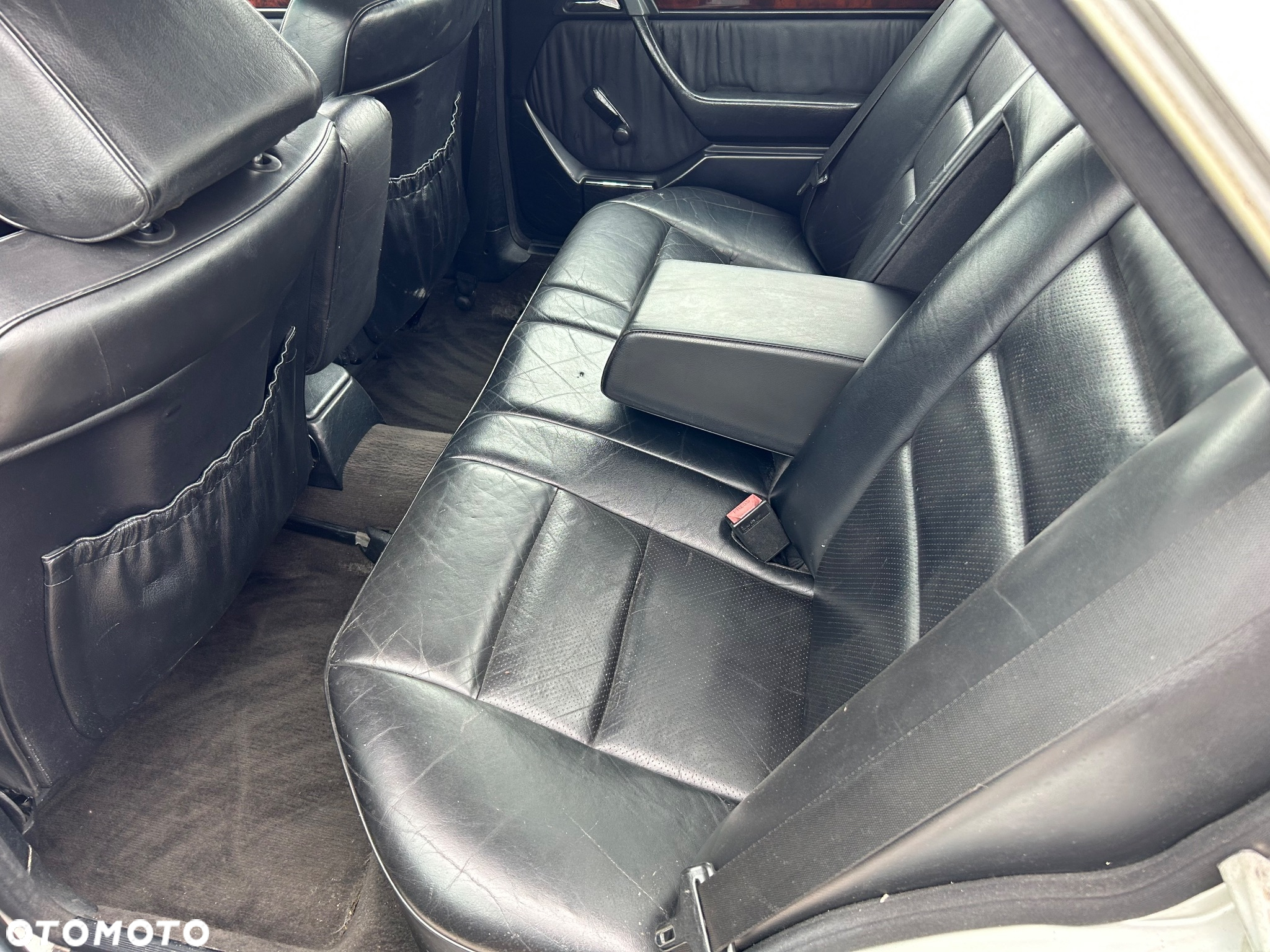 Mercedes-Benz Klasa E 300 D Turbo - 23