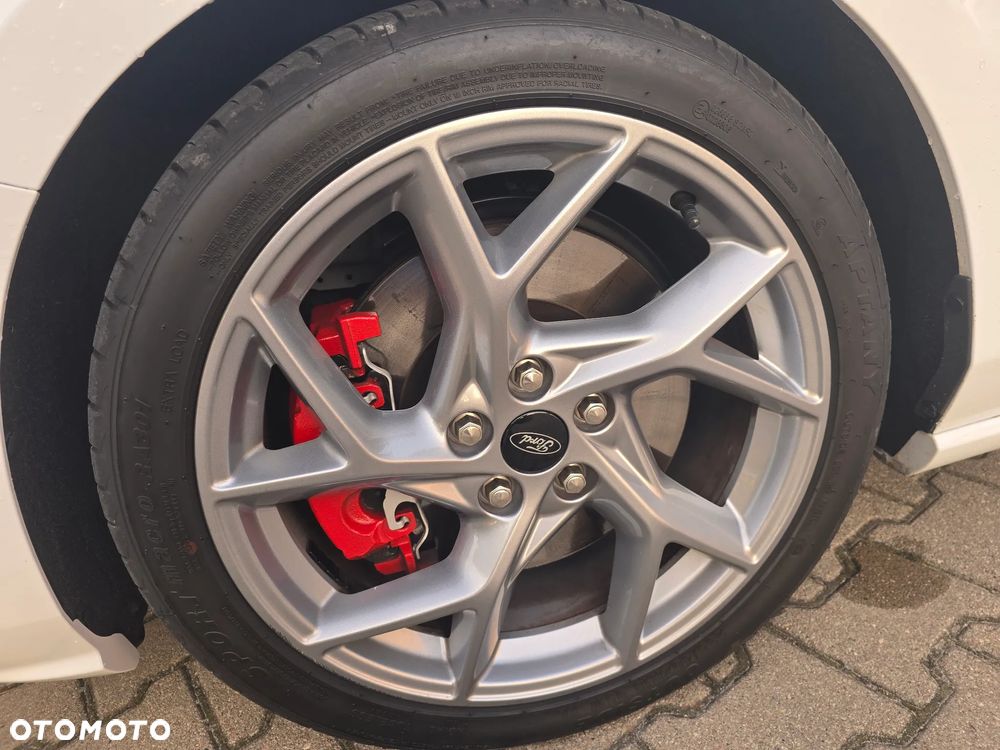 Ford Focus 2.0 EcoBlue ST - 27