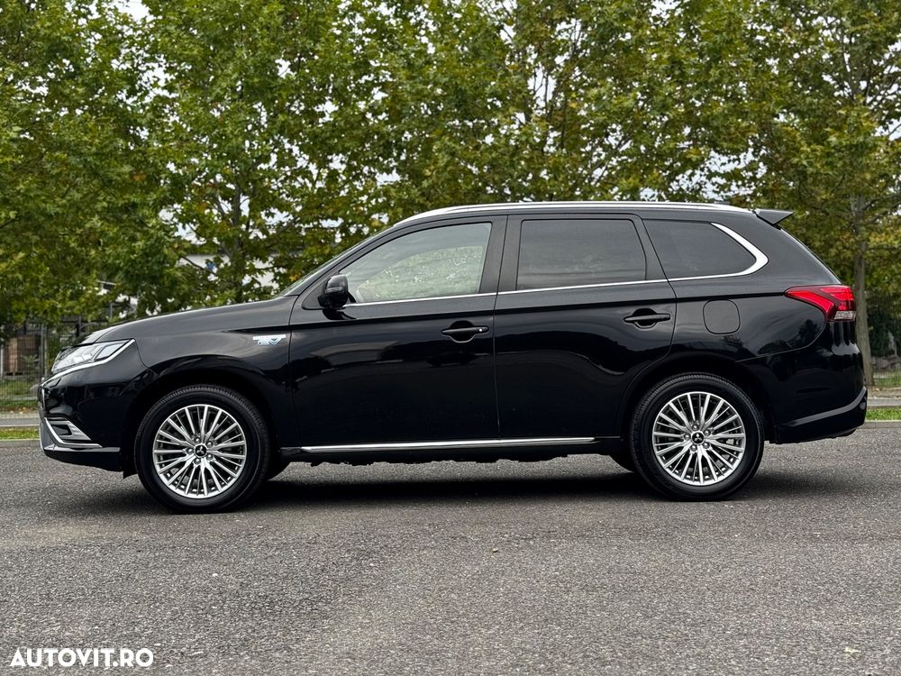 Mitsubishi Outlander 2.4 4WD Plug-In Hybrid Top - 37