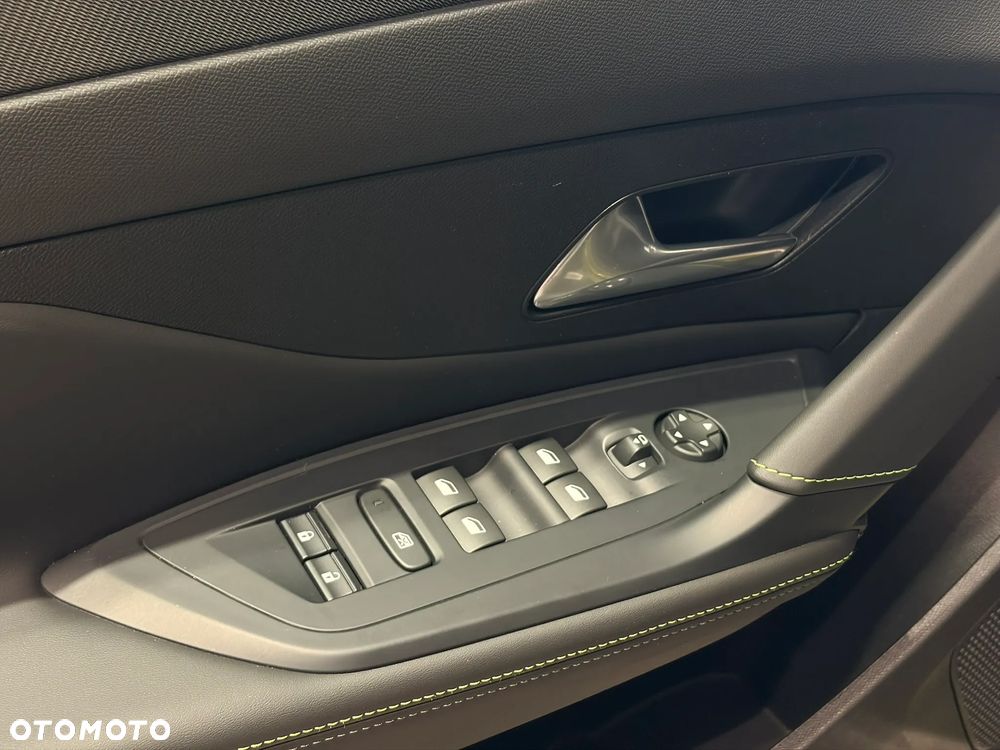 Peugeot 408 1.6 Plug-in Hybrid 240 GT Exclusive e-DCS7 - 25
