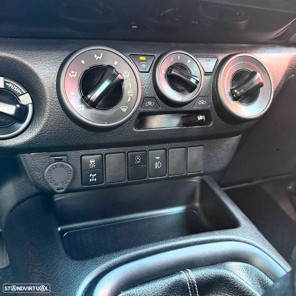 Toyota Hilux 2.4 D-4D 4WD Tracker - 15