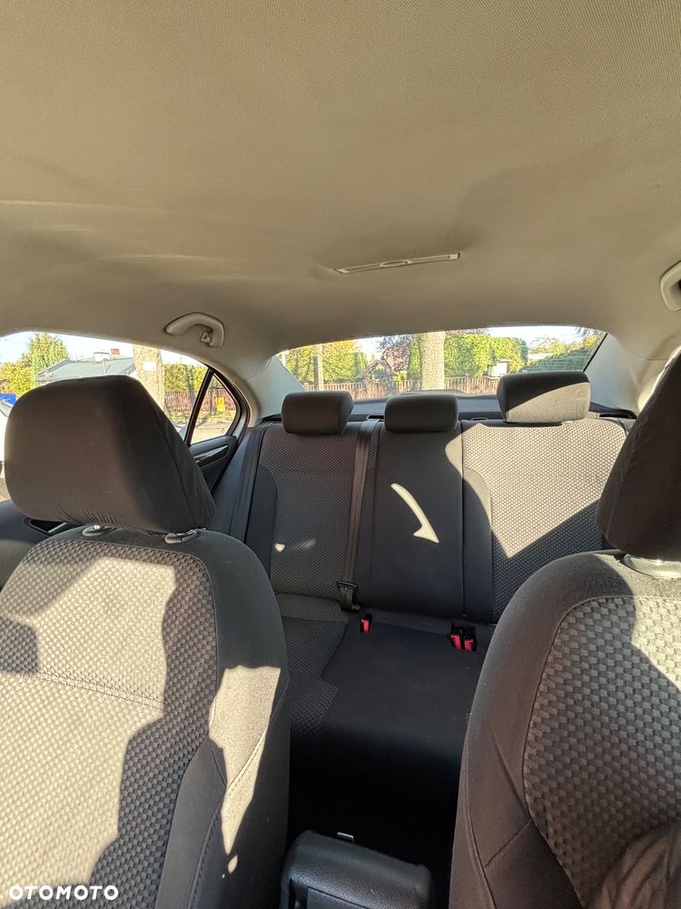 Volkswagen Jetta - 24