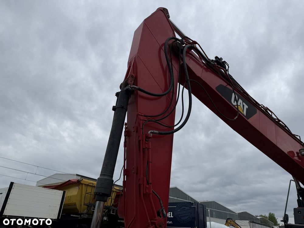Caterpillar 320E - 25