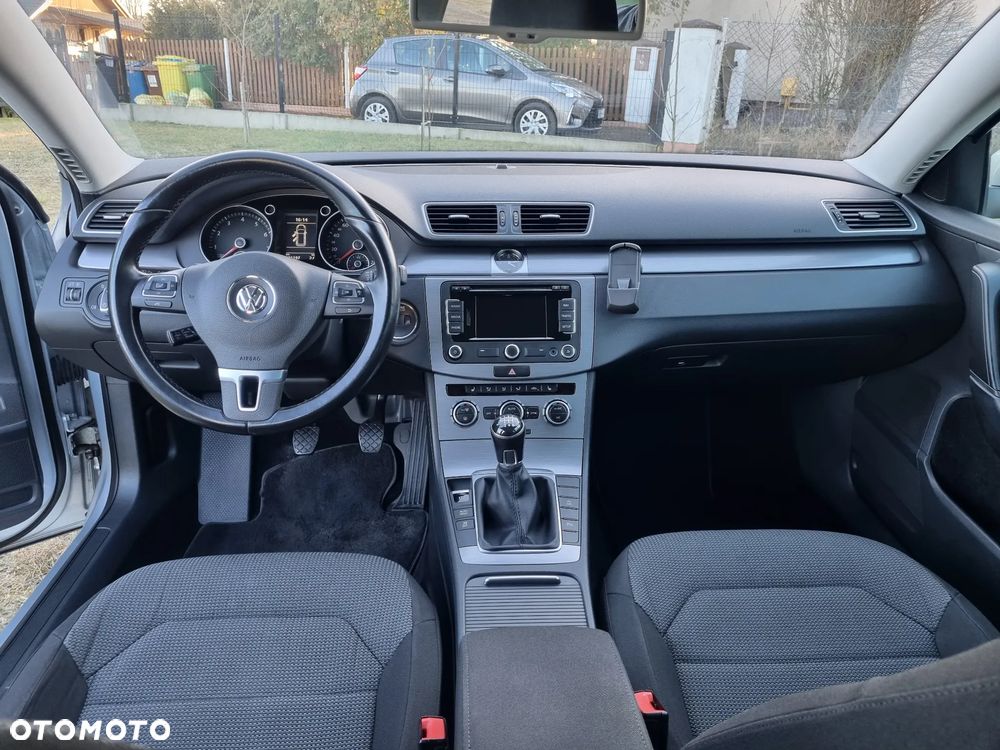 Volkswagen Passat - 14