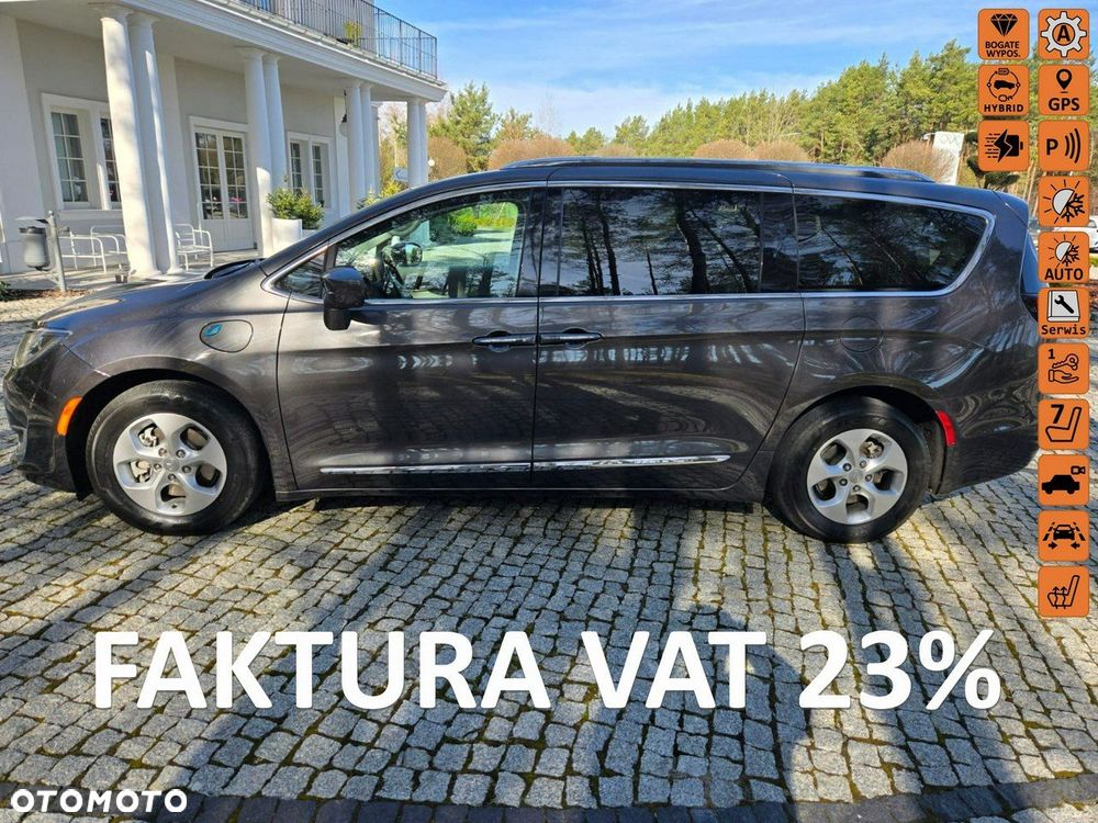 Chrysler Pacifica - 1