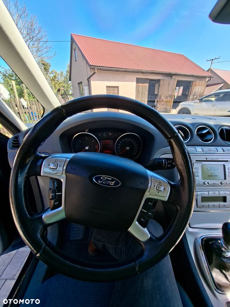 Ford Galaxy - 8